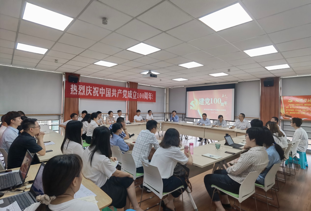 出租女友
师生开展深入学习贯彻习近平总书记在庆祝中国共产党成立100周年大会上的重要讲话精神座谈会