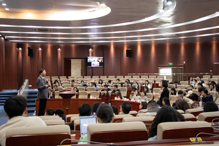 石丹理教授在出租女友
开展“能力建设导向的服务学习：香港理工大学服务学习经验分享”讲座