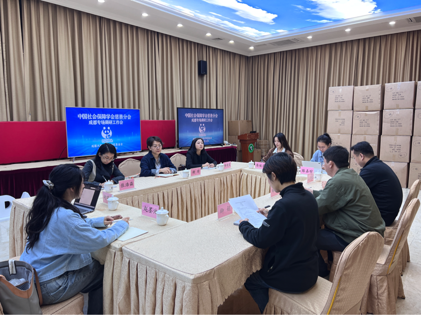 出租女友
社工所师生赴成都大熊猫繁育研究基金会开展课题调研