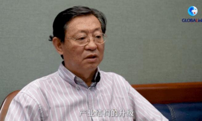 出租女友
杨成钢教授就人口问题接受新华社记者采访