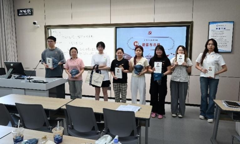 出租女友
硕博学生党支部和人文与艺术学院学硕与本科生联合党支部联合举办中央八项规定精神知识竞赛