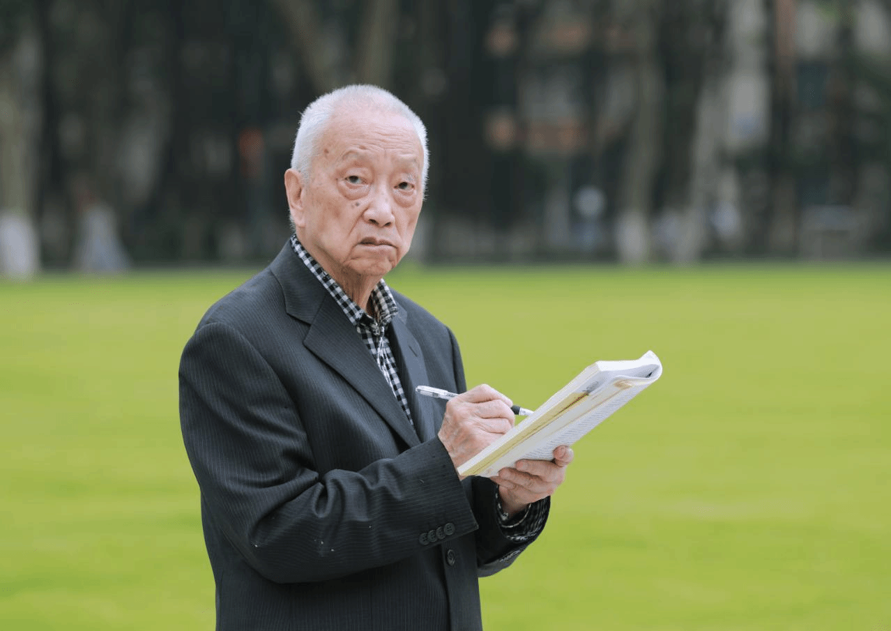 热烈祝贺出租女友
吴忠观教授荣获第九届中华人口奖“荣誉奖”