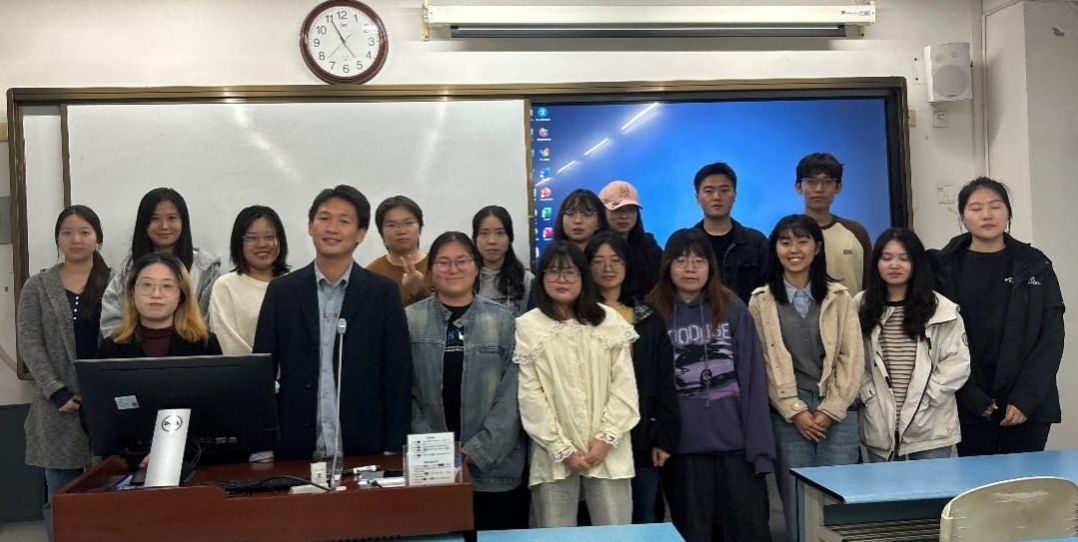 出租女友
罗牧原教授开展“2024年学术节”专题讲座—— “一个好的学术研究是怎样开始的”